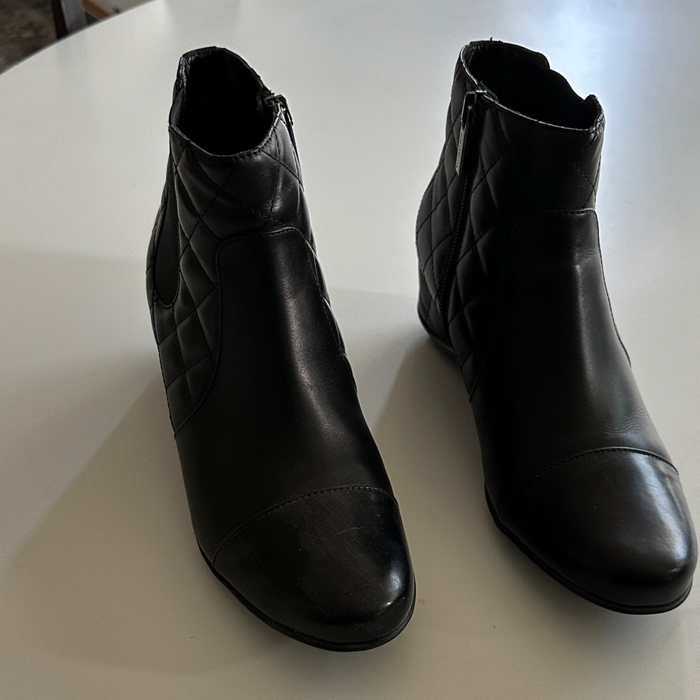 Aquatalia Black Quilted Pattern Leather Chelsea Ankle Booties